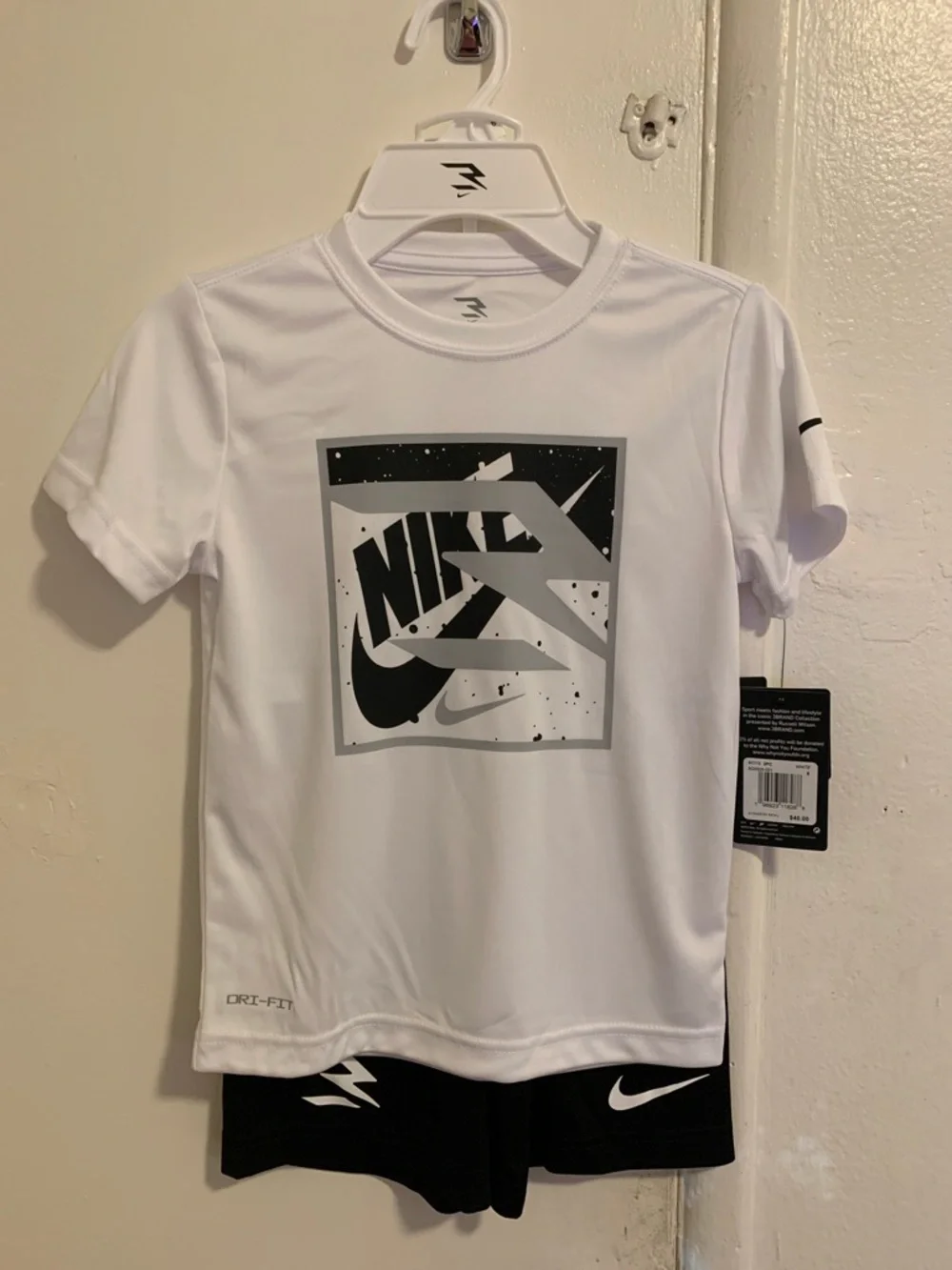 ❤️SOLD❤️Nike boys size 6 Russell Wilson collab tee and shorts 2 piece set! NWT - Picture 1 of 4